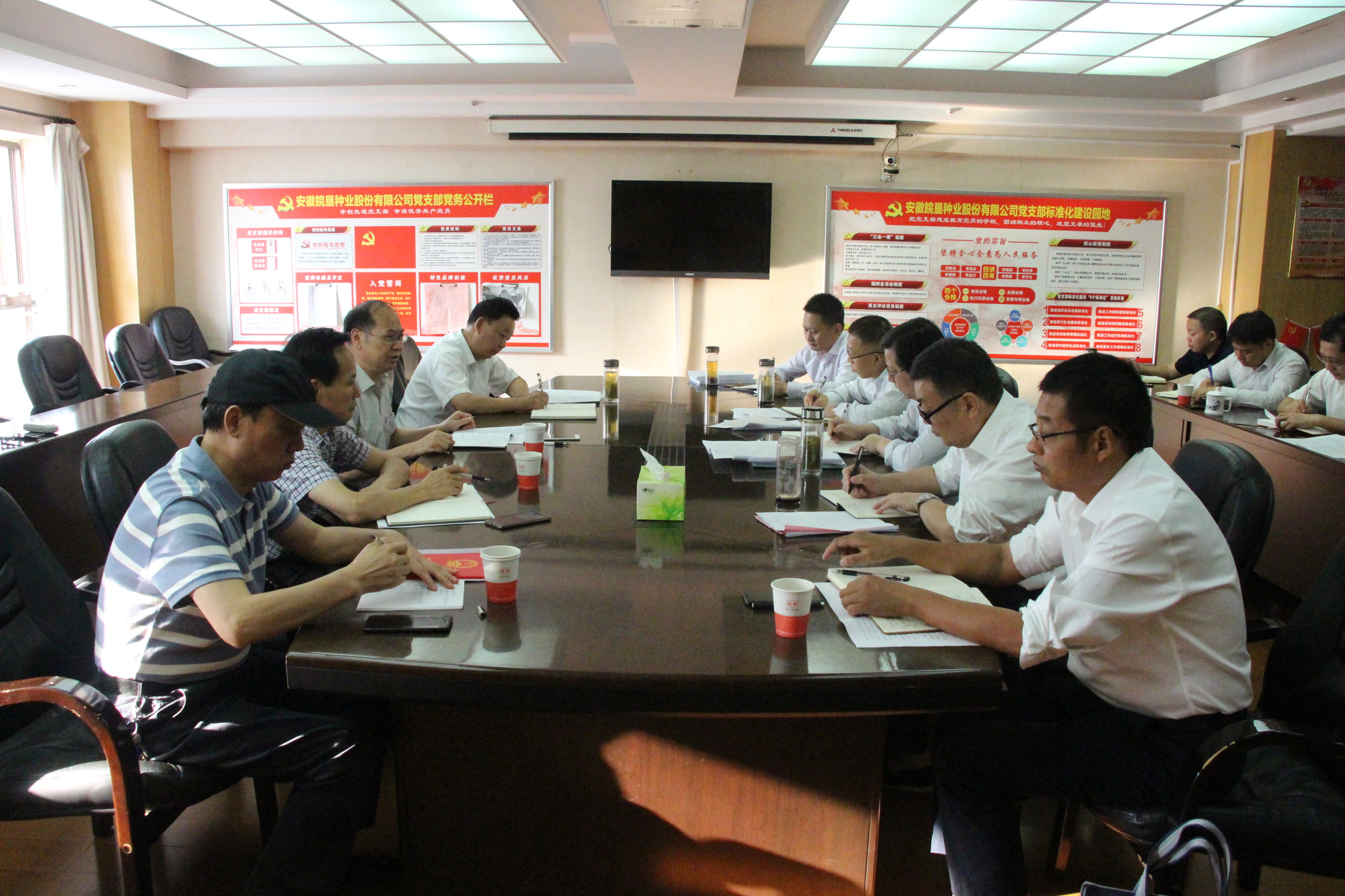 集團(tuán)公司黨委書(shū)記、董事長(zhǎng)詹先豪調(diào)研皖墾種業(yè)改革推進(jìn)工作