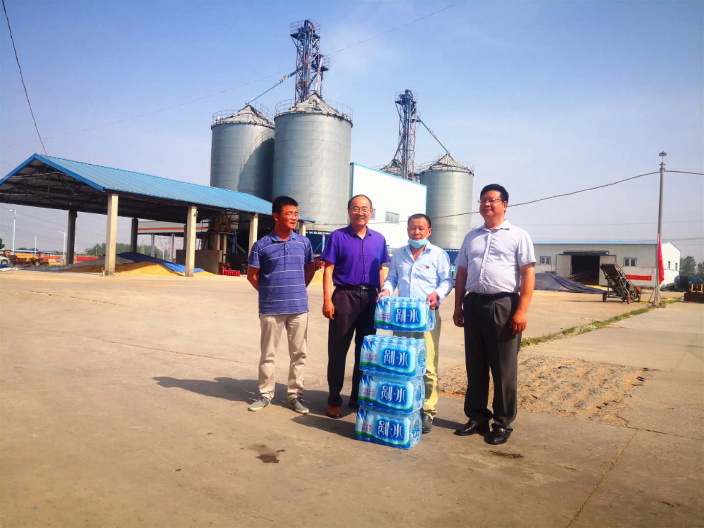 淮南農(nóng)場公司領(lǐng)導慰問種業(yè)分公司一線員工